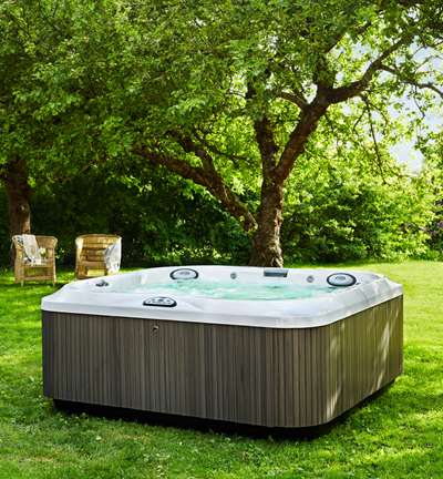 Jacuzzi J300 Series Hot Tubs