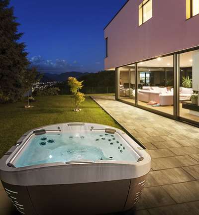 Jacuzzi J500 Series Hot Tubs